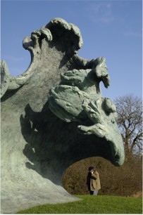 Maggi Hambling, Rearing wave  (detail), with Maggi Hambling, bronze, 2009, 9 x 15 x 5.5 feet.