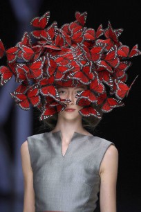 Alexander McQueen, Butterfly headdress of hand-painted turkey feathers Philip Treacy for Alexander McQueen La Dame Bleu Spring Summer 2008 © Anthea Sims