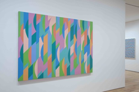 Bridget Riley, The Curve Paintings 1961–2014_Lagoon 2, installation view © 2015 Bridget Riley All rights reserved, courtesy Karsten Schubert, London Photo Nigel Green