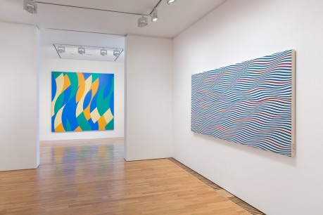 Bridget Riley, The Curve Paintings 1961–2014_From left, Rêve, Streak 2_© Bridget Riley 2015. All rights reserved, courtesy Karsten Schubert, London
