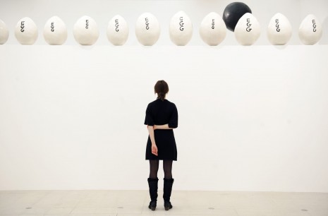 David Shrigley, Eggs (2011). Photo Linda Nyland