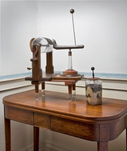 John Wesley's therapeutic electric machine. © The Museum of Methodism & Wesley’s Chapel