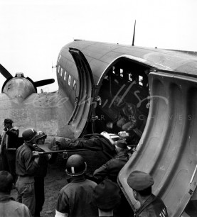 Lee Miller ©Lee Miller Archives, Casualties being airlifted to England as 44th Evacuation Hospital, Normandy, France 1944