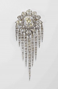 Queen Victoria's Fringe Brooch, 1856, R&S Garrard The Royal Collection © 2012, Her Majesty Queen Elizabeth II.