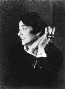 Berenice Abbott, Portrait of Eileen Gray, Paris, 1926. © Berenice Abbott/Getty Images